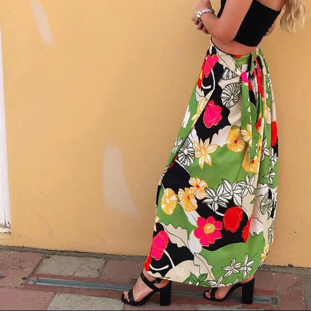 🌸 Vintage Floral Maxi 60’s Skirt w/ Tie Waist 🌸